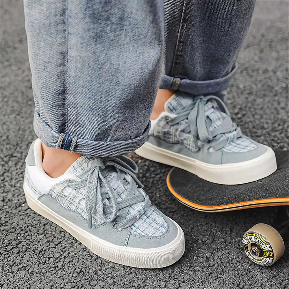 Sepatu bot krem wanita, dengan - Luxury Lifestyle Grooming Lounge ulasan dan harga